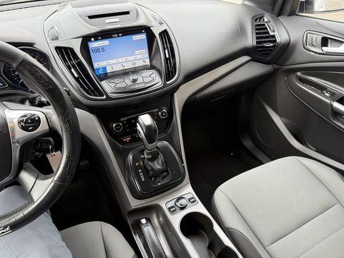 Used 2016 Ford Escape SE w/ Equipment Group 201A FWD image 18
