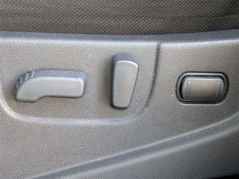 Used 2013 Nissan Rogue SV w/ Premium Pkg image 21