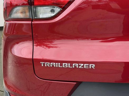 Used 2021 Chevrolet TrailBlazer LS FWD image 13