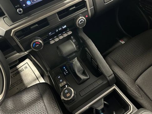 Used 2025 Toyota 4Runner SR5 AWD/4WD image 38