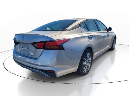 Used 2024 Nissan Altima 2.5 S image 3