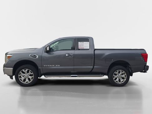 Used 2018 Nissan Titan SV w/ SV Convenience Package AWD/4WD image 2