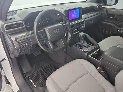 Used 2025 Toyota Tacoma SR5 AWD/4WD image 18