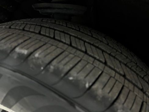 Used 2023 Chevrolet Traverse LT image 49