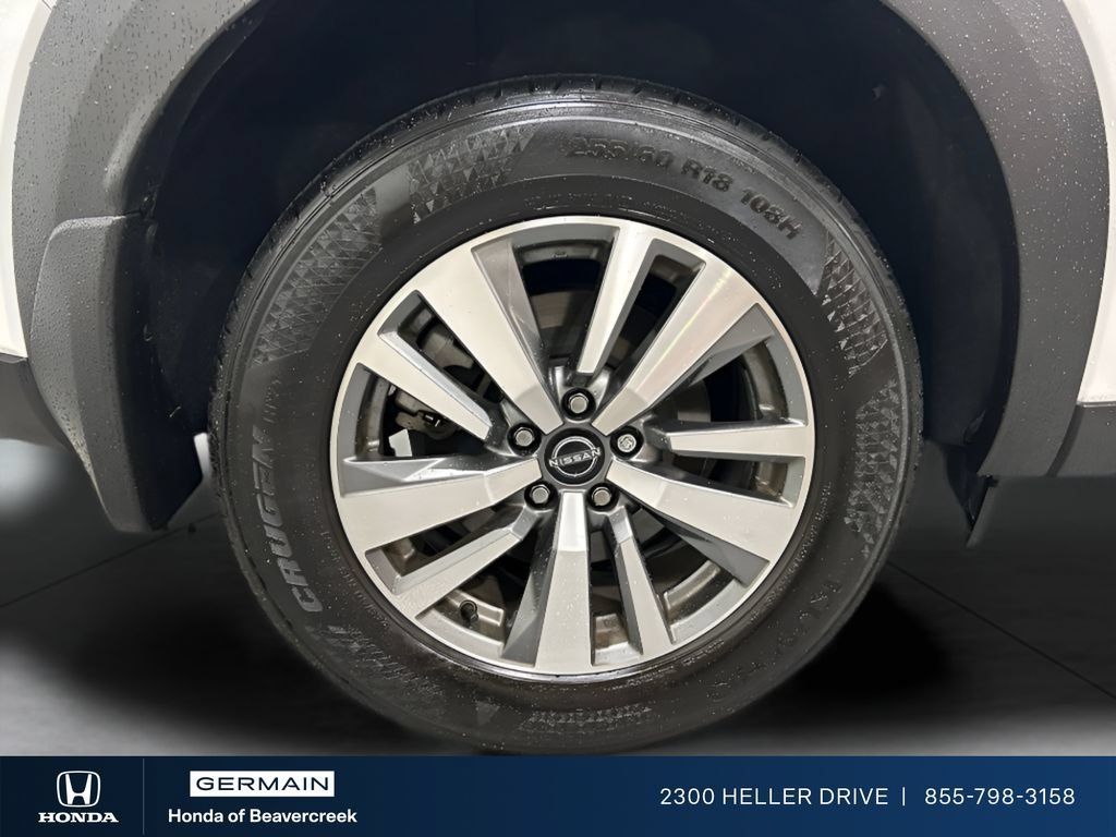 Used 2025 Nissan Pathfinder SL FWD image 10