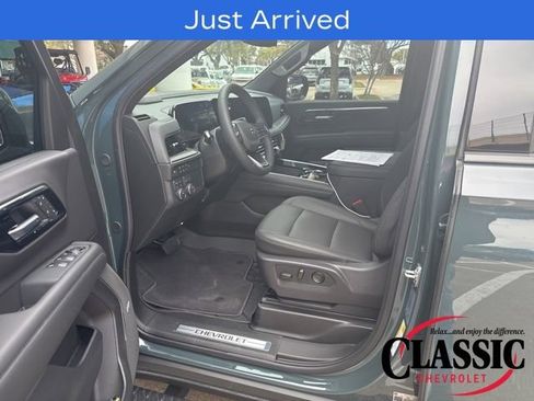 Used 2026 Chevrolet Suburban Z71 w/ Comfort Package image 5