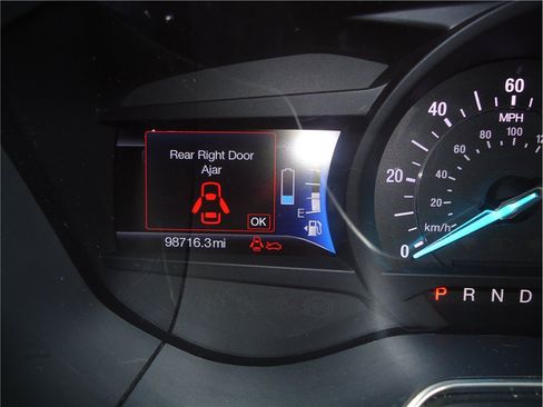 Used 2018 Ford Fusion SE FWD image 25