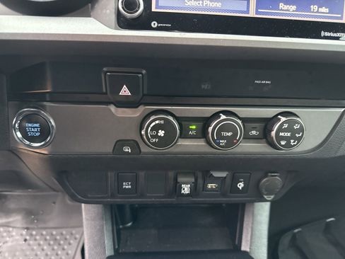 Used 2020 Toyota Tacoma TRD Sport image 18