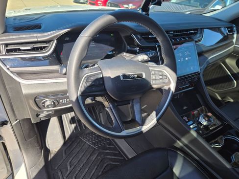 Used 2022 Jeep Grand Cherokee Limited 4xe w/ Luxury Tech Group II image 9