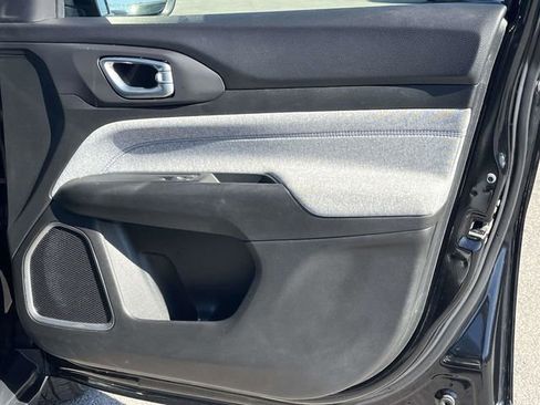 Used 2022 Jeep Compass Latitude image 25