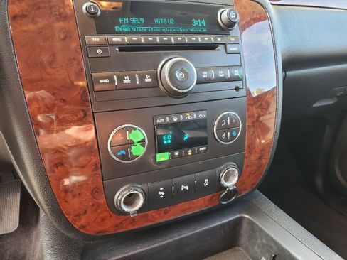 Used 2013 Chevrolet Avalanche LT w/ All-Star Edition image 17