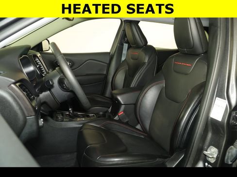 Used 2022 Jeep Cherokee Trailhawk image 3