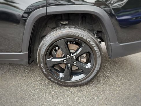 Used 2023 Jeep Grand Cherokee L Altitude AWD/4WD image 16