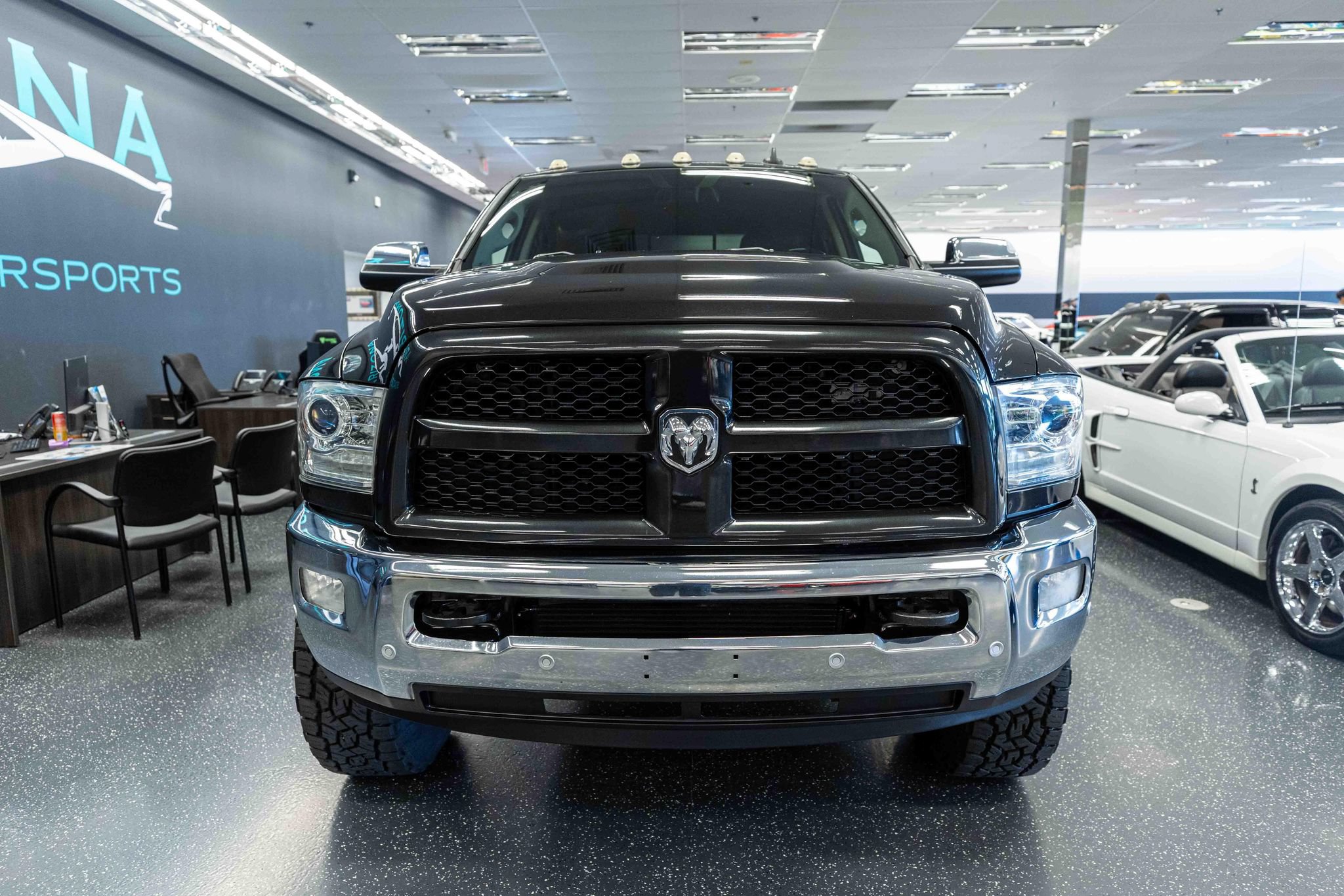 Used 2016 RAM 3500 Laramie Longhorn w/ Convenience Group AWD/4WD image 2