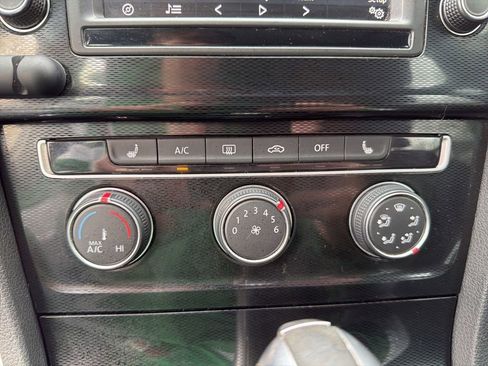 Used 2017 Volkswagen GTI SE image 23