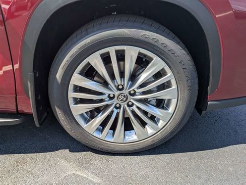 New 2026 Toyota Highlander Platinum AWD/4WD image 11