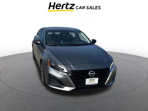 Used 2025 Nissan Altima 2.5 SV image 1