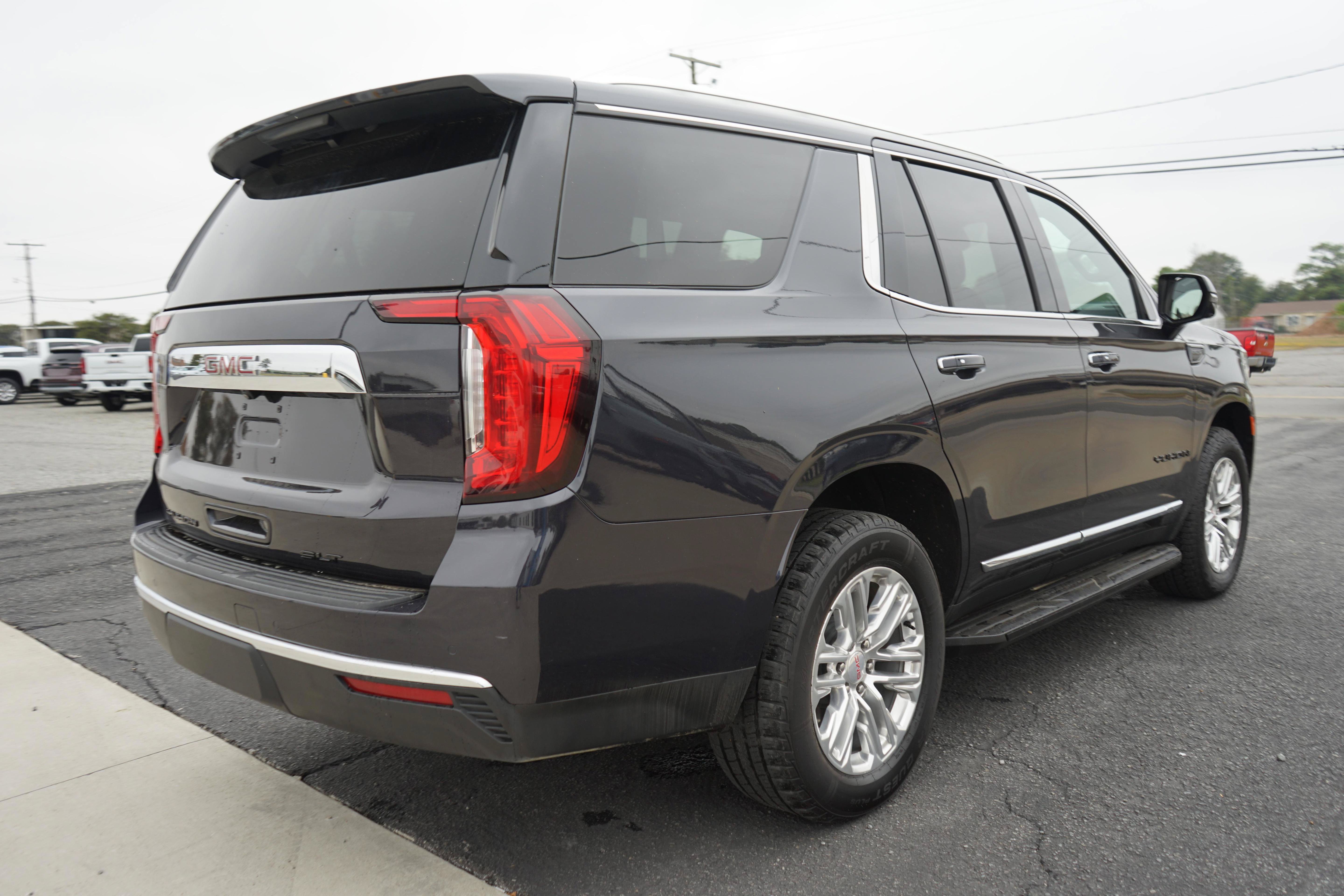 Used 2023 GMC Yukon SLT w/ SLT Premium Package AWD/4WD image 5