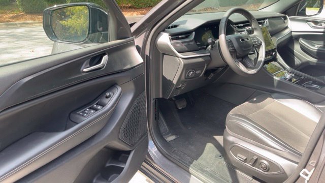 Used 2023 Jeep Grand Cherokee L Laredo AWD/4WD image 4