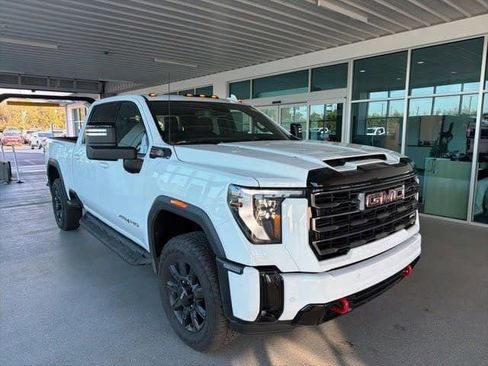 Used 2026 GMC Sierra 2500 AT4 image 11