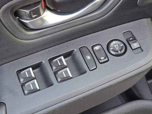 Used 2023 Honda Pilot Touring image 25