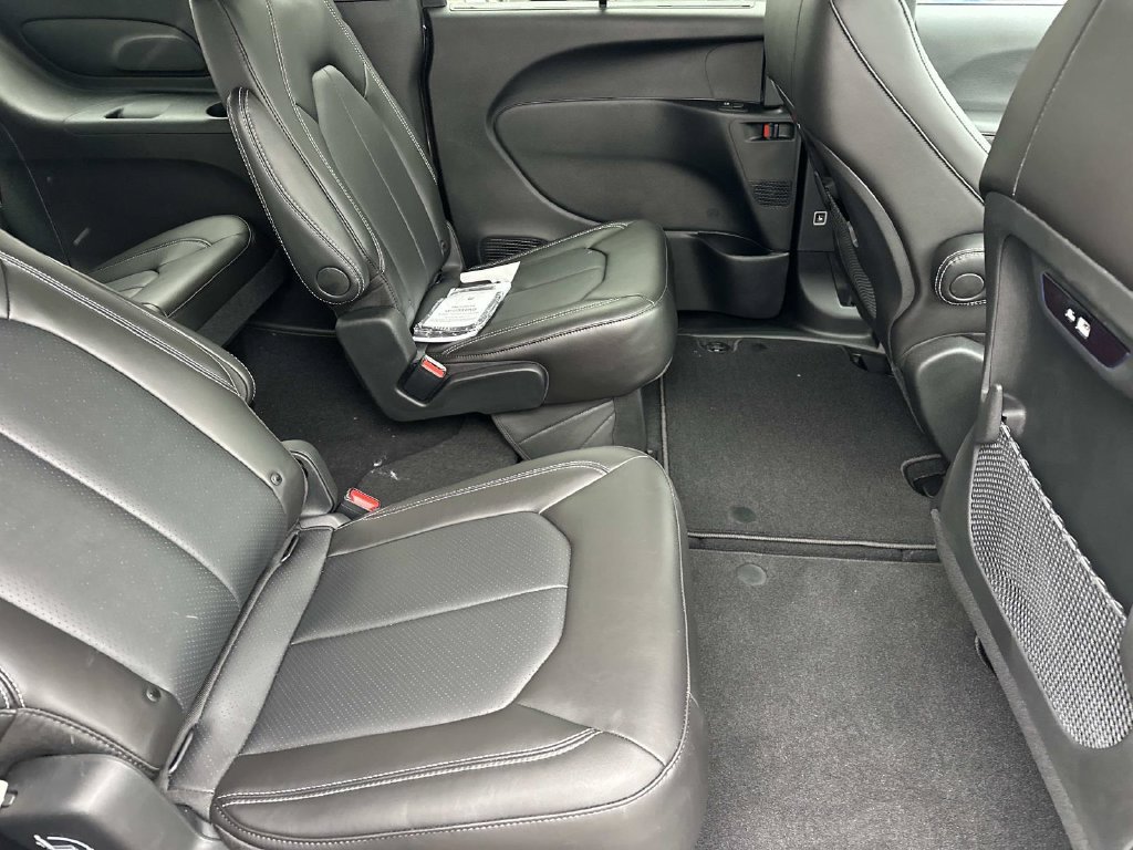 New 2026 Chrysler Pacifica Select w/ S Appearance Package AWD/4WD image 18