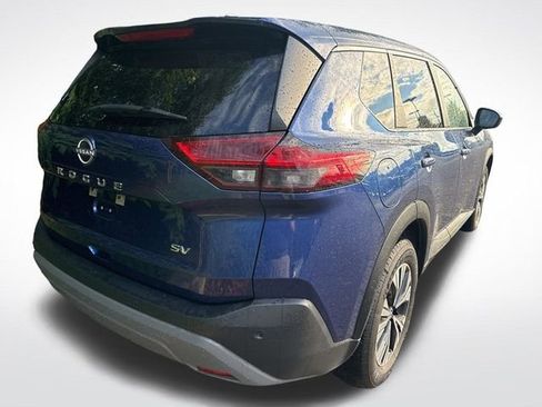 Used 2023 Nissan Rogue SV image 3
