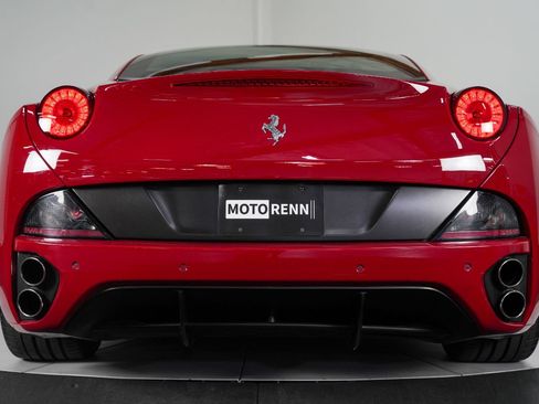 Used 2010 Ferrari California RWD image 23