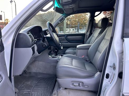 Used 2005 Toyota Land Cruiser image 8