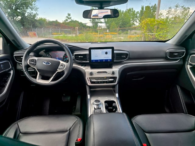 Used 2024 Ford Explorer XLT w/ Equipment Group 202A AWD/4WD image 16