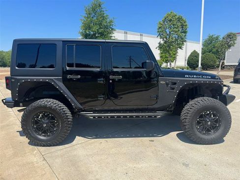 Used 2018 Jeep Wrangler Unlimited Rubicon w/ Connectivity Group AWD/4WD image 12