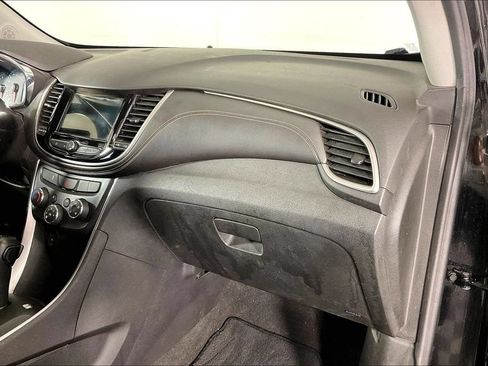 Used 2018 Chevrolet Trax LS FWD image 19