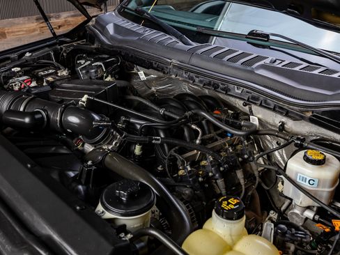 Used 2022 Ford F250 Lariat w/ Black Appearance Package image 37