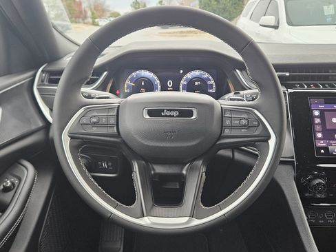 New 2025 Jeep Grand Cherokee Laredo image 14