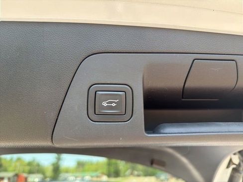 Used 2023 Buick Envision Avenir AWD/4WD image 7