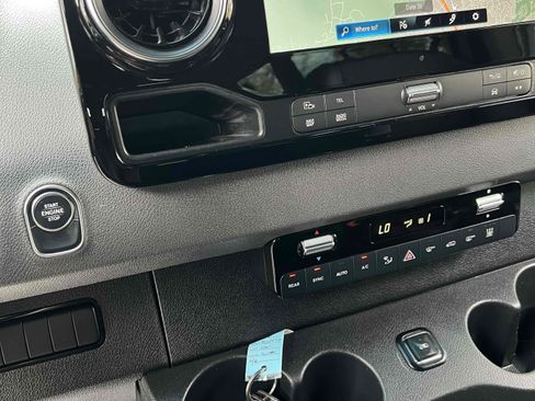 Used 2023 Mercedes-Benz Sprinter 2500 image 28