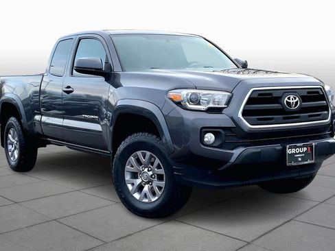 Used 2016 Toyota Tacoma SR5 w/ SR5 Appearance Package (SN) image 3