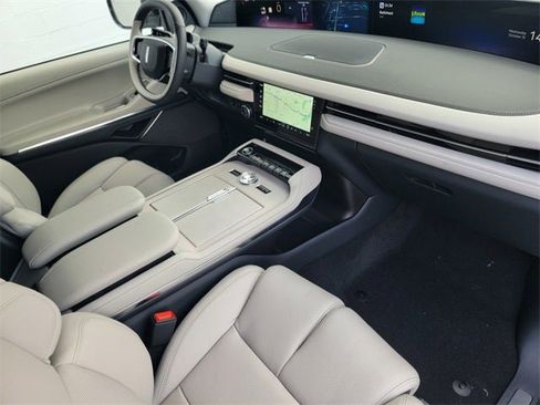 New 2025 Lincoln Navigator Reserve image 25