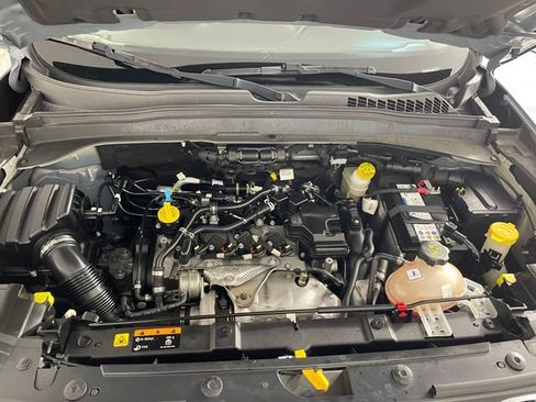 Used 2017 Jeep Renegade Latitude FWD image 20