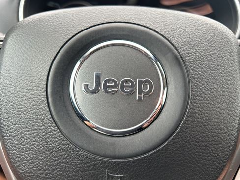 Used 2019 Jeep Cherokee Latitude w/ Popular Appearance Group image 18