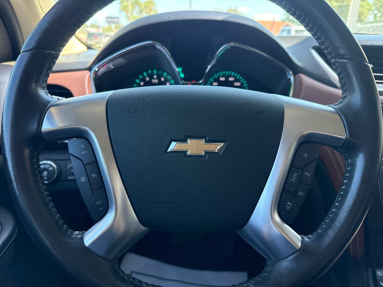 Used 2015 Chevrolet Traverse LT w/ Style and Technology Package FWD image 38