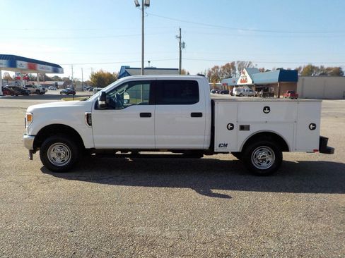 Used 2022 Ford F250 XL w/ Power Equipment Group image 2