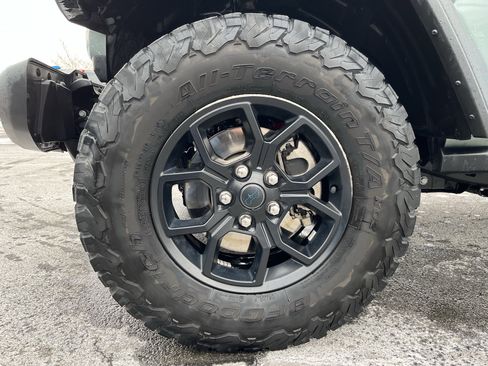 Used 2024 Jeep Wrangler Unlimited image 11