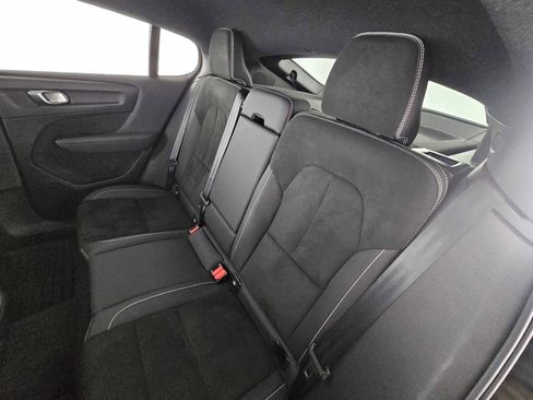 Used 2023 Volvo C40 P8 Recharge Ultimate image 18