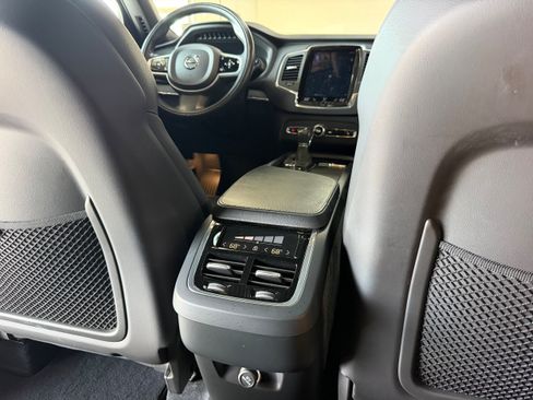 Used 2020 Volvo XC90 T5 Momentum FWD image 13