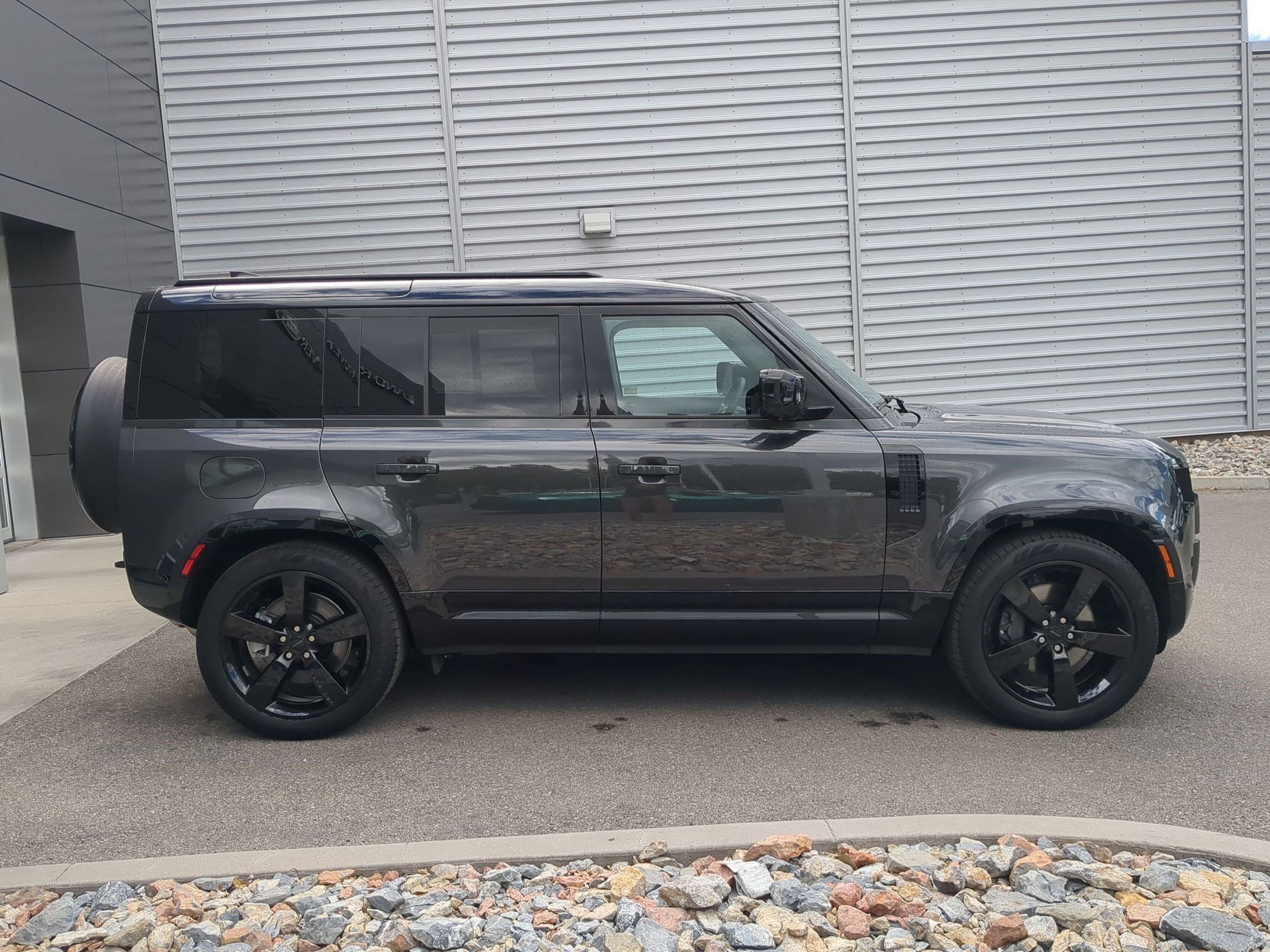 New 2026 Land Rover Defender 110 X-Dynamic SE AWD/4WD image 4