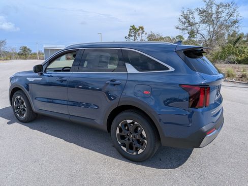 New 2026 Kia Sorento S FWD image 7