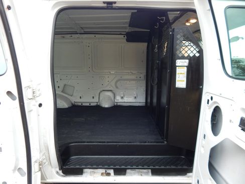 Used 2014 Ford E-250 and Econoline 250 image 15