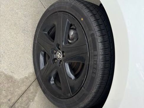 Used 2021 Toyota Prius FWD image 9