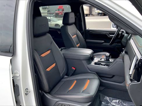 Used 2023 GMC Sierra 1500 AT4 w/ AT4 Premium Package AWD/4WD image 13